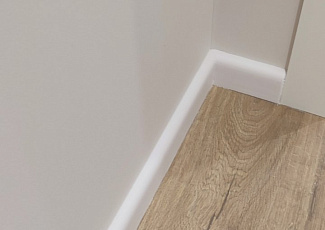 Установка плинтусов