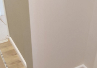 Установка плинтусов