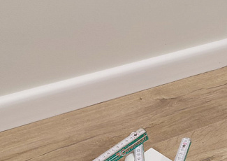 Установка плинтусов