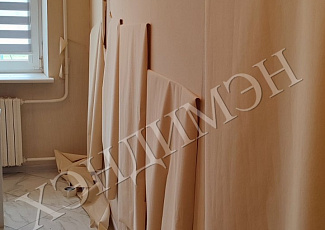 Поклейка обоев на стену