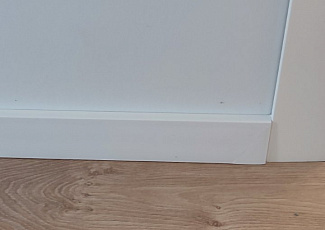 Установка плинтусов