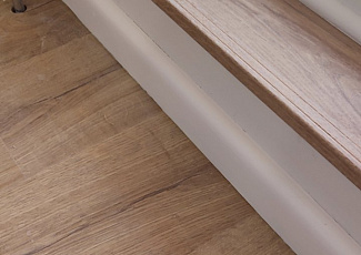 Установка плинтусов