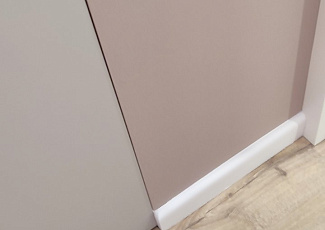 Установка плинтусов