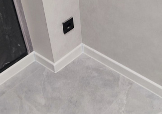 Установка плинтусов